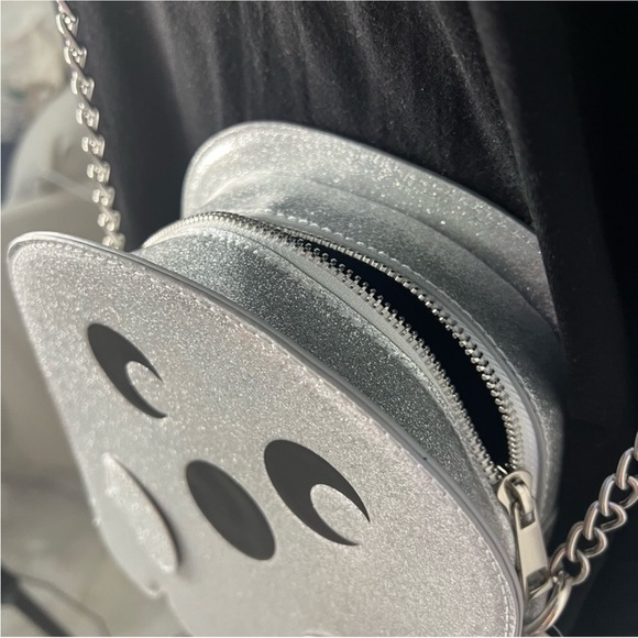 Sparkly Silver Ghost Crossbody Bag Halloween - Picture 5 of 16